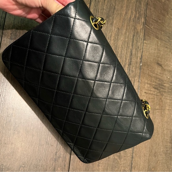 100% Authentic Vintage Chanel Small Full Flap SERIES 1 turnlock - Picture 7 of 13